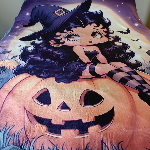 Other - Charming Betty Boop Pumpkin Blanket 60×80inches Fits Nicely On A Full Or Queen
